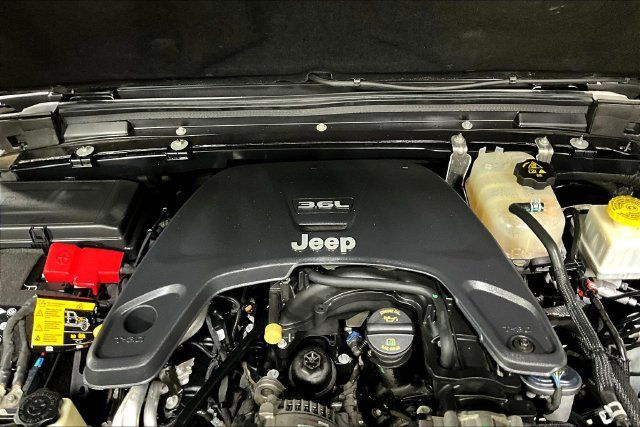 Used 2021 Jeep Gladiator Overland w/ Popular Equipment Package AWD/4WD image 30