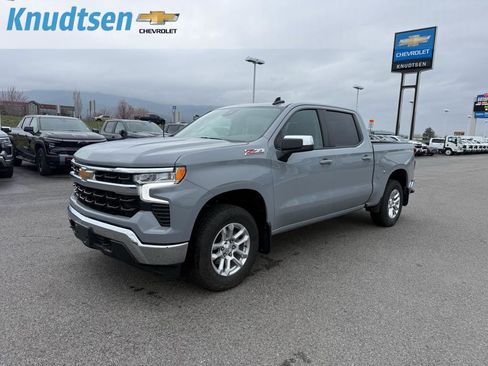 Used 2024 Chevrolet Silverado 1500 LT w/ Z71 Off-Road Package image 3