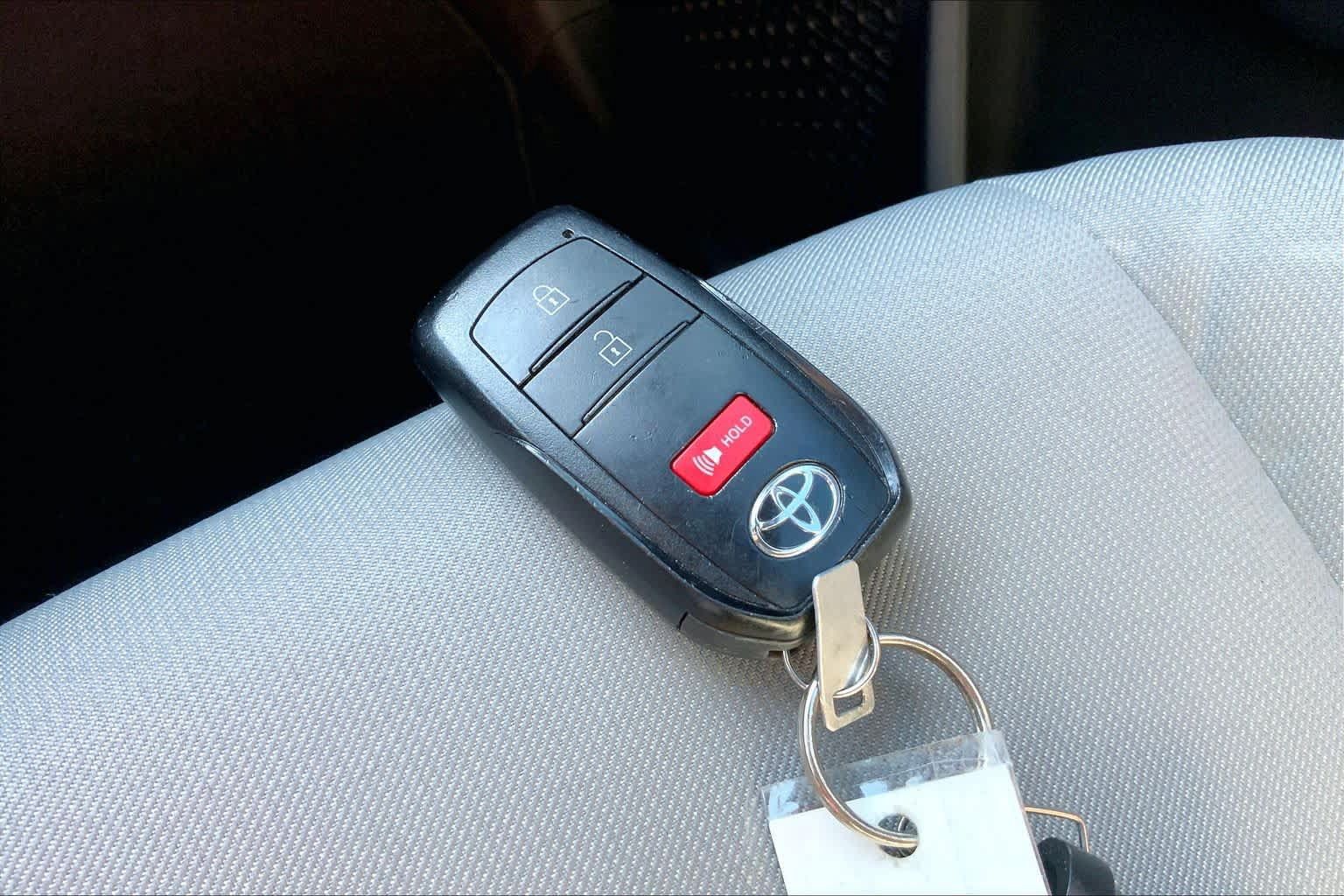 Used 2025 Toyota Tacoma SR5 AWD/4WD image 14
