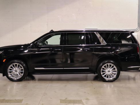 Used 2022 Cadillac Escalade ESV Premium Luxury image 2