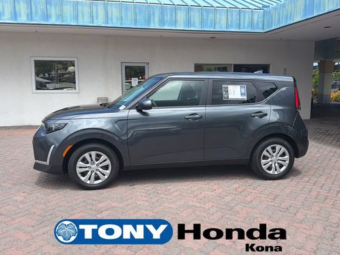 Used 2025 Kia Soul LX FWD image 1