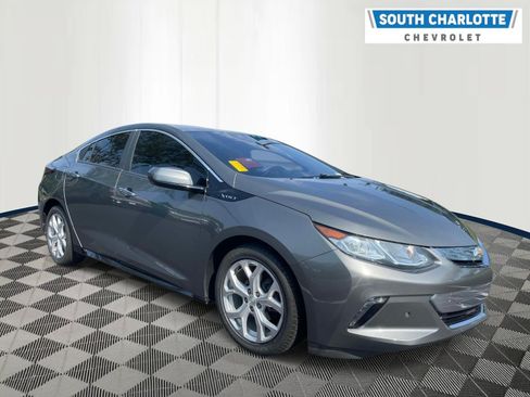 Used 2017 Chevrolet Volt Premier w/ Driver Confidence II Package FWD image 3
