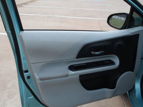 Used 2014 Toyota Prius C Two image 16