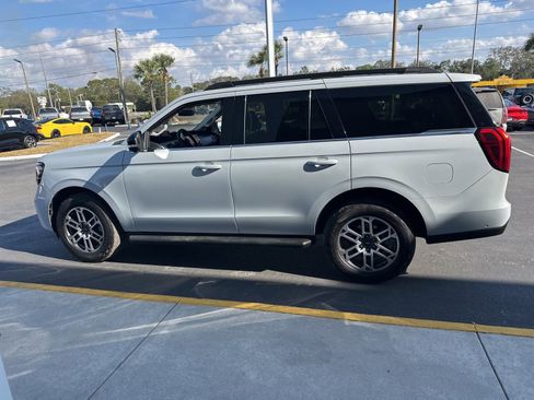 Used 2025 Ford Expedition Active image 7