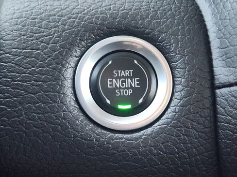 Used 2023 GMC Yukon XL Denali AWD/4WD image 19