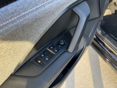 Used 2025 Volkswagen Tiguan S image 14