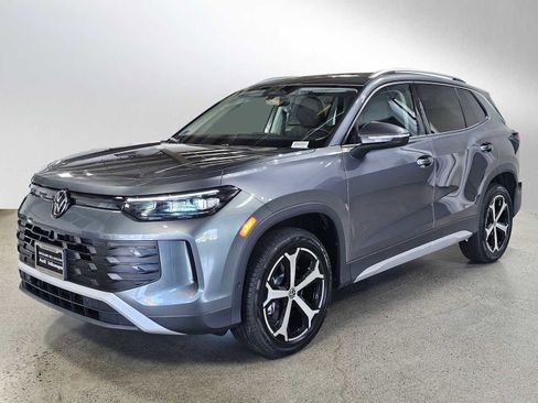 New 2026 Volkswagen Tiguan SE image 7