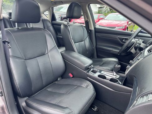 Used 2017 Nissan Altima 3.5 SL w/ 3.5SL Technology Package image 13