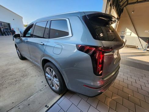 Used 2023 Cadillac XT6 Premium Luxury w/ Technology Package FWD image 6