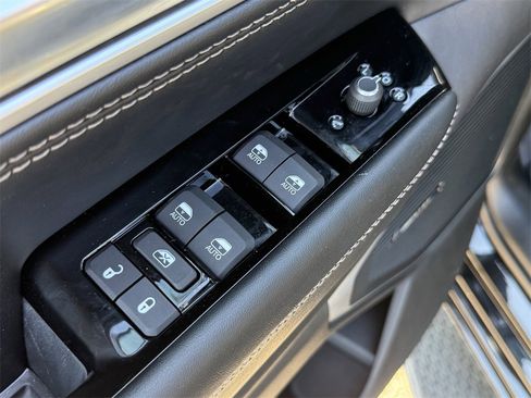 New 2025 Jeep Wagoneer L Series II w/ Convenience Group I image 11