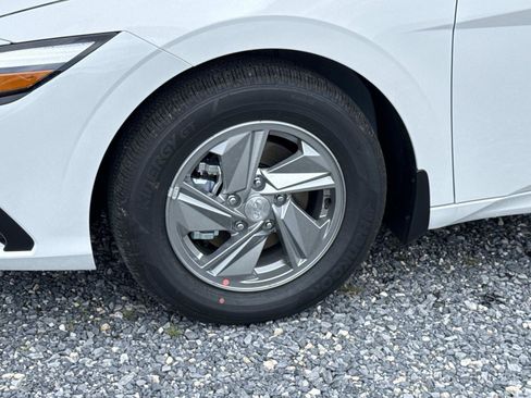 New 2026 Hyundai Elantra SE FWD image 17
