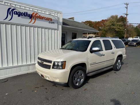 Used 2010 Chevrolet Suburban LTZ image 16