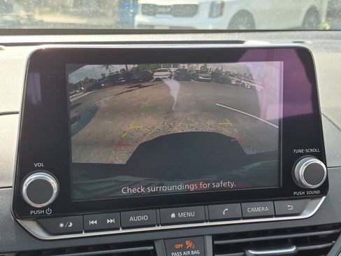 Used 2025 Nissan Altima 2.5 SV FWD image 17