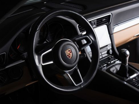Used 2019 Porsche 911 Carrera S RWD image 4