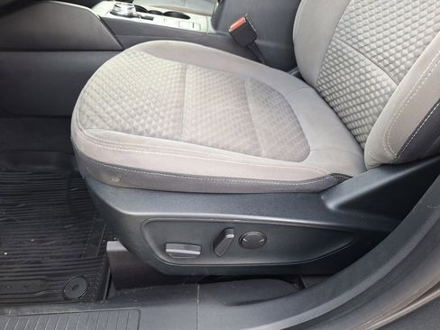 Used 2020 Ford Escape SE image 5