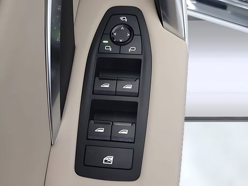 Used 2025 BMW X1 xDrive28i w/ Convenience Package image 6