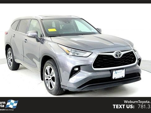 Used 2023 Toyota Highlander XLE AWD/4WD image 1