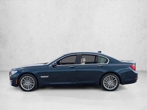 Used 2013 BMW 750i RWD image 8