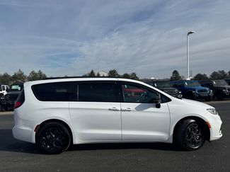Used 2024 Chrysler Pacifica Premium video 2