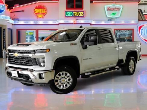 Used 2026 Chevrolet Silverado 2500 LT AWD/4WD image 2