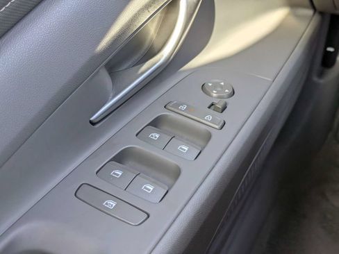 Used 2025 Hyundai Elantra SEL FWD image 24