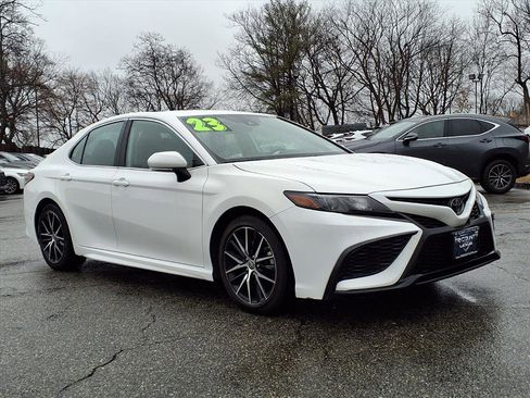 Used 2023 Toyota Camry SE image 20