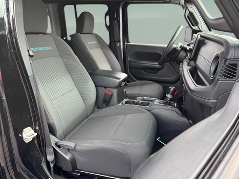 Used 2024 Jeep Wrangler Unlimited Rubicon 4xe image 16