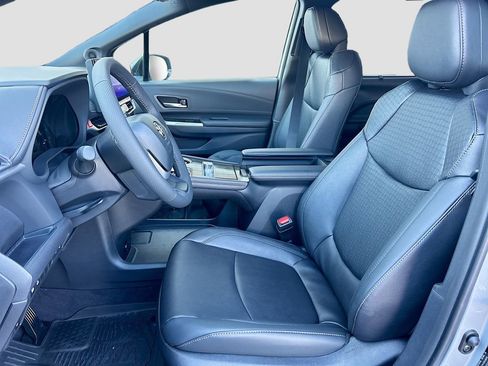 New 2025 Toyota Sienna XLE Woodland Edition AWD/4WD image 18