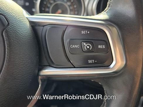 Used 2018 Jeep Wrangler Unlimited Sahara image 29