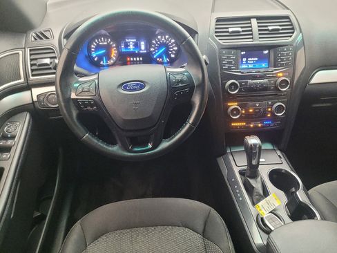 Used 2017 Ford Explorer XLT image 22