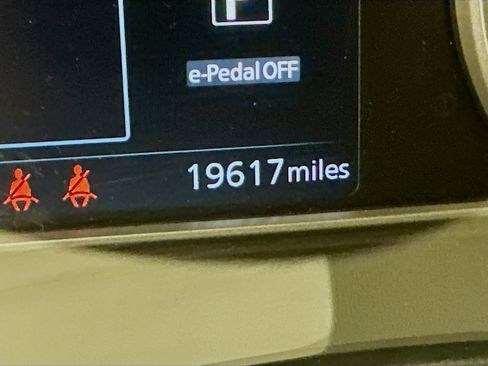 Used 2024 Nissan Leaf S image 19