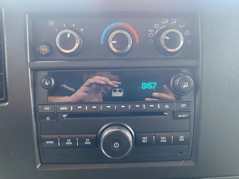 Used 2019 Chevrolet Express 3500 LS RWD image 13