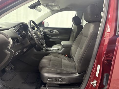 Used 2020 Chevrolet Traverse LT image 13