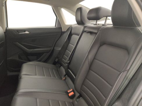Used 2024 Volkswagen Jetta SE FWD image 18