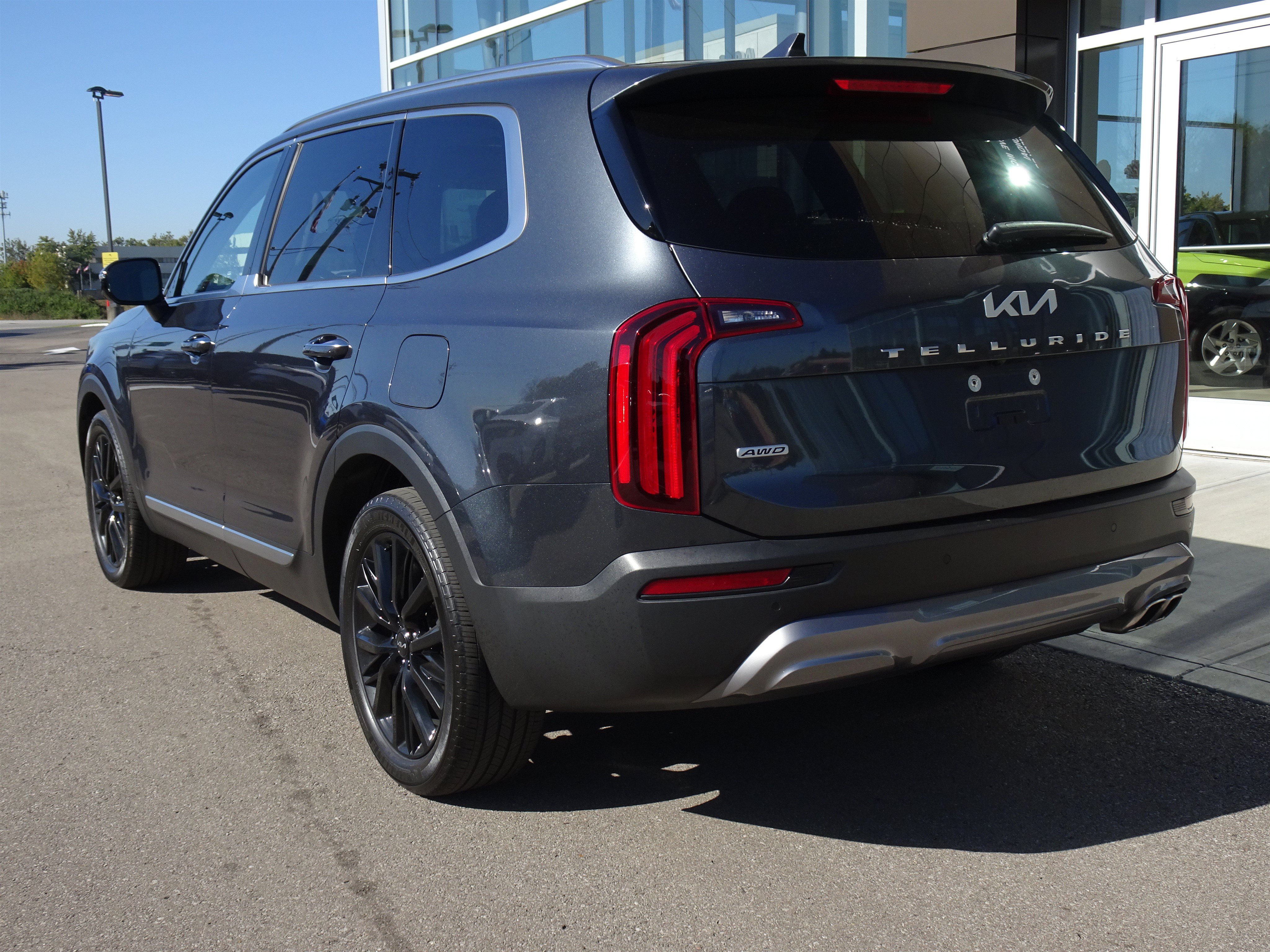 Used 2022 Kia Telluride SX w/ SX Prestige Package AWD/4WD image 3