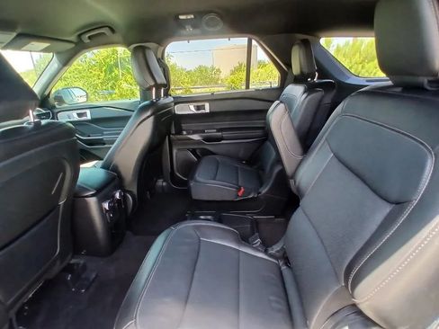 Used 2020 Ford Explorer Limited RWD image 18