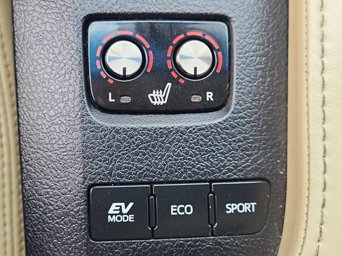 Used 2013 Toyota Avalon XLE Touring FWD image 21