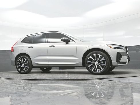 Used 2023 Volvo XC60 B5 Plus w/ Climate Package AWD/4WD image 25