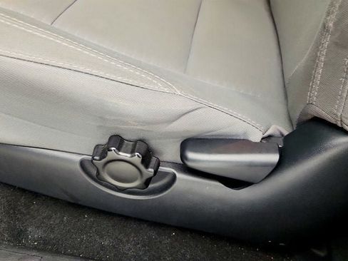 Used 2019 Toyota Tacoma SR5 AWD/4WD image 11