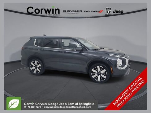 Used 2025 Mitsubishi Outlander SE AWD/4WD image 1