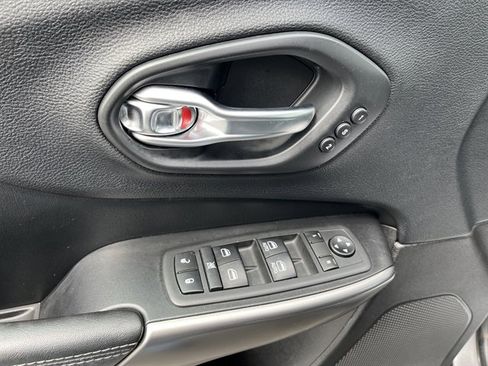 Used 2020 Jeep Cherokee Limited AWD/4WD image 18