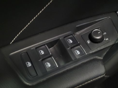 Used 2022 Volkswagen Tiguan SE image 27