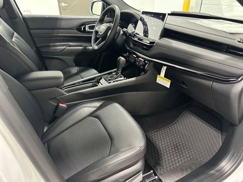 New 2026 Jeep Compass Latitude image 9