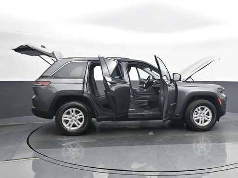 Used 2024 Jeep Grand Cherokee Laredo image 26