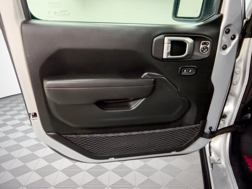 Used 2024 Jeep Wrangler Unlimited AWD/4WD image 14