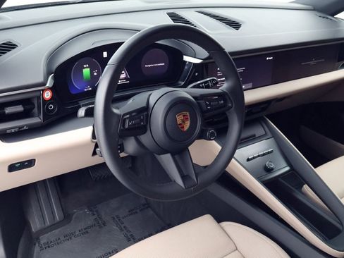 Certified 2024 Porsche Macan 4 Electric image 4