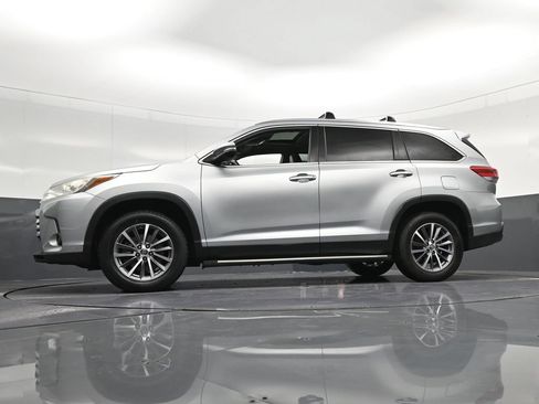 Used 2019 Toyota Highlander XLE FWD image 31