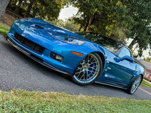 Used 2009 Chevrolet Corvette ZR1 w/ Preferred Equipment Group RWD image 4