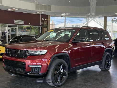 Used 2024 Jeep Grand Cherokee L Limited w/ Luxury Tech Group II AWD/4WD image 17