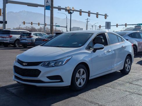 Used 2018 Chevrolet Cruze LS FWD image 9